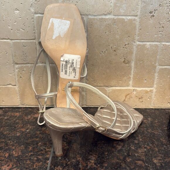 Bruno Magli Gold Strappy Sandals NWT size 7 - Picture 10 of 10